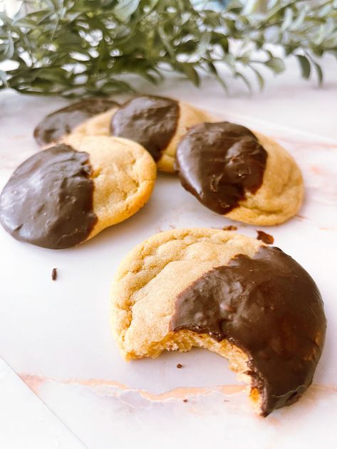 I love the chocolate flavor that comes with the classic chocolate chip cookie, but I still love that basic chipless cookie too. This chocolate dipped chipless cookie is the best of both worlds! Chipless Cookies, Homemade Chocolate Chips, Homemade Chocolate Chip Cookies, Brownie Bar, Chocolate Dipped, Chocolate Chip Cookie, Homemade Chocolate, Semisweet Chocolate, No Bake Cookies