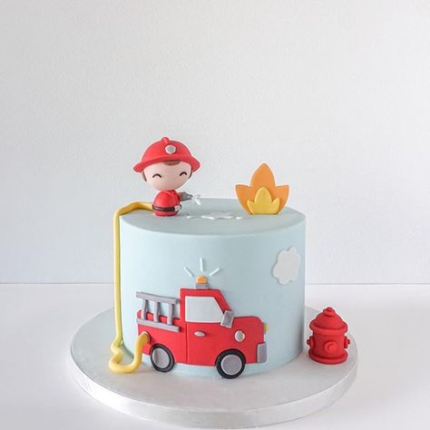 🦌 🦊🍃 #woodlandcake #peaceofcakestudiocakes #kidscakes #one #deer #fox Fire Truck Theme Cake, Birthday Cake Fire Truck, Fire Truck Birthday Party Ideas Cake, Firetruck Birthday Cakes, Fire Truck Cakes, Fire Birthday Cake, Fireman Birthday Party Ideas, Firetruck Birthday Cake, Fireman Birthday Cake