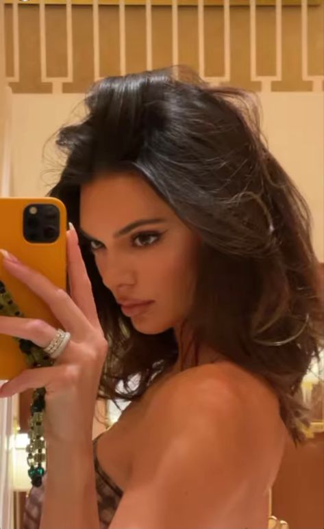 Bob Side Bangs, Happy Mother Quotes, Kendall Jenner Shorts, Kendall Jenner Selfie, Kendall Jenner Pics, Kendall Jenner Body, Kendall Jenner Aesthetic, Kendall Jenner Hair, Kylie Jenner Gif