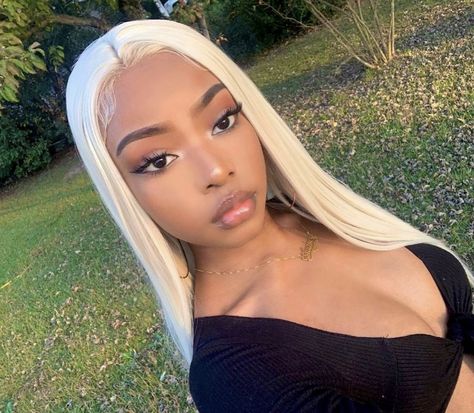 Light Hair Black Women, White Hair Black Women, White Hair Dark Skin, Birthday Makeup Looks, Light Makeup Looks, Blonde Hair Girl, Flat Iron Hair Styles, Black And Blonde, Girls Braids