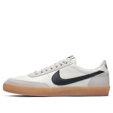 The Nike Killshot 2 Leather Sail Oil Grey is a must-have sneaker for any fashion-savvy individual. With its clean lines and minimalist design, this sneaker is perfect for pairing with any outfit. Whether you're rocking jeans and a tee or a tailored suit, the Nike Killshot 2 Leather Sail Oil Grey will elevate your look. And, of course, with its comfortable construction and cushioned sole, you'll be able to wear these sneakers all day long without having to worry about pain or fatigue. Nike Models, White Shoes Sneakers, Black And White Sneakers, Mens Nike Shoes, Everyday Shoes, Mens Lifestyle, Tenis Casual, Boy Shoes, Mens Trainers