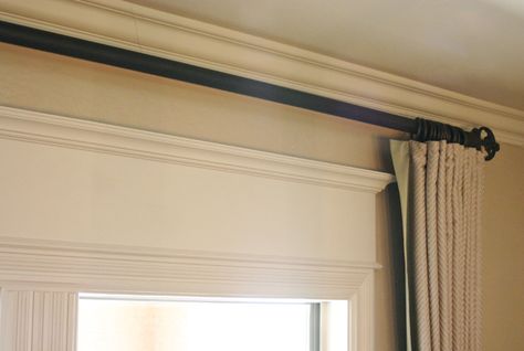 awesome DIY for creating bigger windows! girls with good taste: my weekend window drama Hanging Curtains With Crown Molding, Molding Around Windows, Diy Shelf Ideas, Craftsman Window, Contemporary Colonial, Diy Shelf, Kitchen Contemporary, Narrow Bathroom, Window Molding