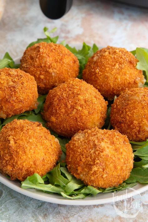 Air Fryer Arancini Air Fry Arancini, Arancini Balls Air Fryer, Air Fryer Appetizers Recipes, Airfryer Croquettes, Arancini Recipe Air Fryer, Air Fryer Arancini Balls, Arancini Air Fryer, Arancini Recipe Easy, Air Fryer Arancini