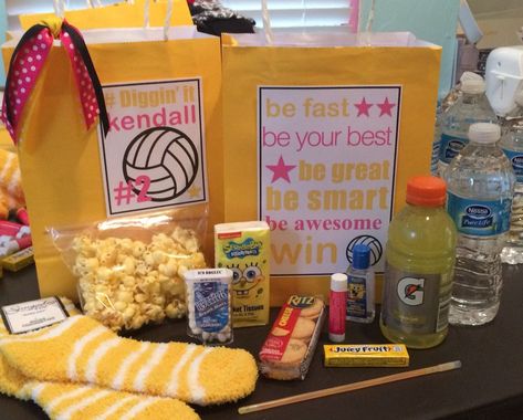 Volleyball team gift spirit bags. Secret Sister Volleyball Gift Ideas, Volleyball Treat Bags Team Gifts, Coaches Gift Volleyball, Team Snacks Volleyball, Volleyball Treat Bags Ideas, Volleyball Nationals Gifts, Spirit Bags Ideas Sports, End Of Year Volleyball Gifts, Volleyball Secret Sister Gift Ideas