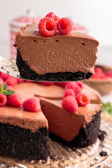 Cheesecakes Recipes, Berries And Chocolate, Graham Cracker Dessert, Decadent Cheesecake, Cracker Dessert, Chocolate Graham Cracker Crust, No Bake Chocolate Cheesecake, Chocolate Raspberry Cheesecake, No Bake Pumpkin Cheesecake