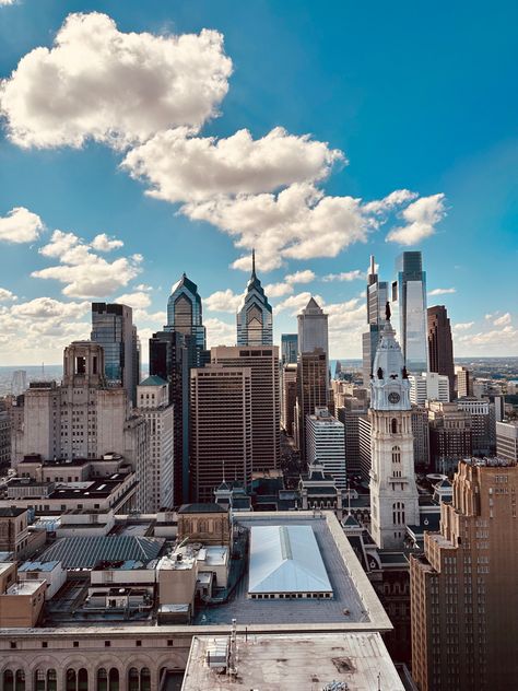 View from the 33 floor in downtown Philly #downtown #philadelphia #skyline #philly #cityscape #skyscraper #pennsylvania Philly Poster, Philly Tattoo, Downtown Philly, Downtown Philadelphia, Philadelphia Skyline, South Philly, Mount Airy, Urban Aesthetic, Chicago Photos