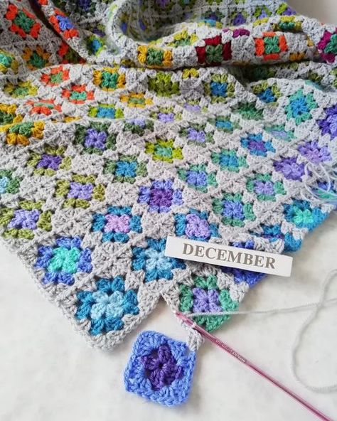 Square A Day Crochet Blanket, Temperature Blanket Granny Square, Temperature Granny Square Blanket, Granny Square Temperature Blanket, Temp Blanket, Crochet Temperature Blanket, Temperature Blanket Crochet, Blanket Inspiration, Yarn Projects Crochet