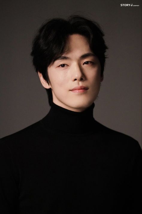 Kim Jung Hyun, Kim Joong Hyun, Shin Hye-sun, Hyun Kim, Panic! At The Disco, Korean Drama Best, Guy Pictures, Kdrama Actors, Busan