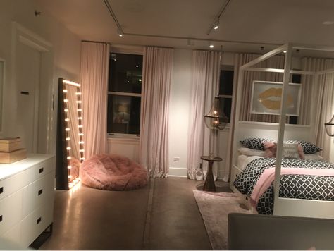 Glam Luxury Bedroom, Boujee Bedroom Aesthetic, Victoria Secret Room Ideas Bedrooms, 2016 Room Aesthetic, 2014 Room Aesthetic, Big Room Aesthetic, Vs Bedroom, 2014 Bedroom, 2014 Room