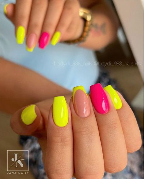 Neon Color Nails, Neon Nails Gel, Neon Nails Designs, Two Color Nails, Neon Nail Art Designs, Summer Nails Neon, Neon Nail Art, Nails Neon, Neon Nail Designs