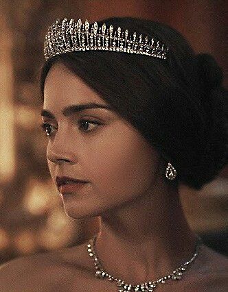 Jenna Coleman Queen Victoria, Queen Victoria Jenna Coleman, Victoria Character, Jenna Coleman Haircut, Jenna Coleman Victoria, Queen Victoria Tv Show, Queen Victoria Series, Jenna Coleman Hair, Victoria Movie