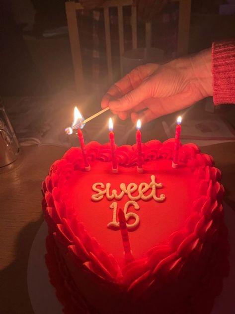 Sweet 16 Party Themes, Red Birthday Cakes, Sweet Sixteen Cakes, Sweet 16 Cake, 17 Birthday Cake, B Day Cake, Sweet Sixteen Birthday Party Ideas, Sweet 16 Birthday Cake, 16 Cake