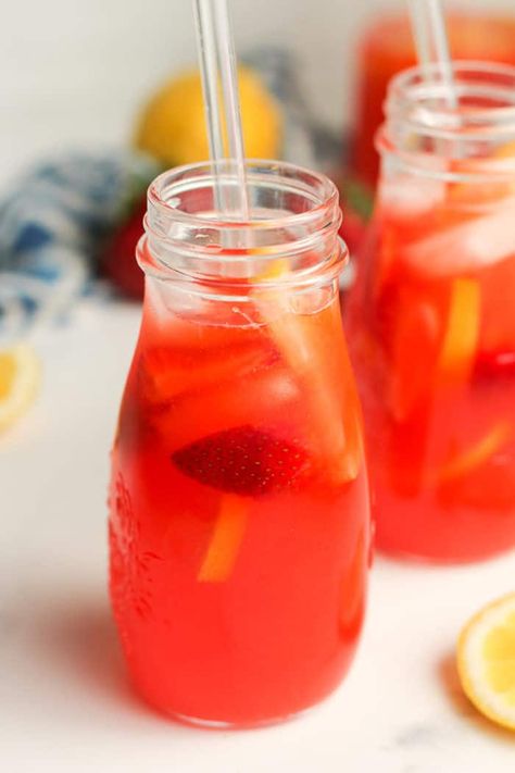 Strawberry Vodka Lemonade are cool summertime cocktails that are simple, refreshing, and easy to make in a large batch for your backyard barbecues. A quick combo of a strawberry simple syrup, freshly squeezed lemonade, and vodka is your answer to the best party cocktails! Cheesecake Factory Strawberry Lemonade, Watermelon Refresher, Strawberry Simple Syrup, Homemade Strawberry Lemonade, Strawberry Lemonade Recipe, Summertime Cocktail, Strawberry Vodka, Vodka Lemonade, Making Homemade Ice Cream