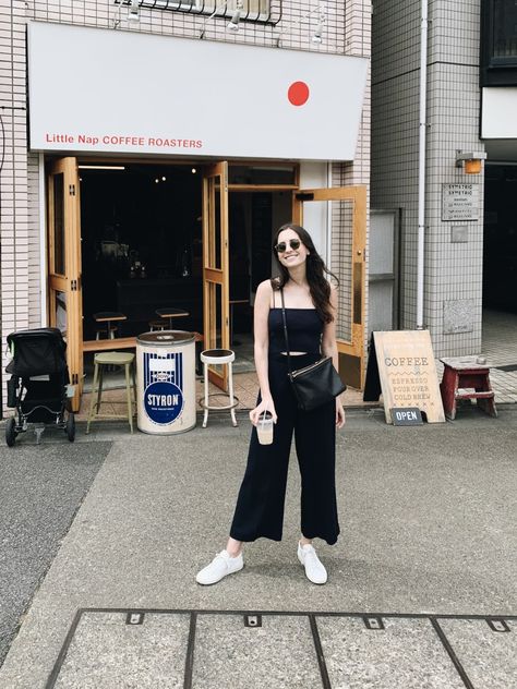 How Jess Spent 6 Days in Tokyo and Kyoto (And Every Single Outfit She Wore). Plus, the coffee shop she fell in love with. Summer Outfits Japan, Japan Spring Fashion, Japan Outfit Summer, Japan Summer Outfit, What To Wear In Japan, Japan Travel Outfit, Spring Outfits Japan, Japan Ootd, Tokyo Outfits