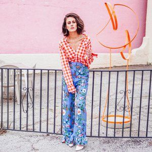 Check out this look I found on LIKEtoKNOW.it http://liketk.it/2vAp9  Download the LIKEtoKNOW.it app to see! Pattern Mixing Outfits, Mixed Prints Outfit, Mixing Prints Fashion, Colorful Wardrobe, Pattern Outfits, Dresses By Pattern, Prints And Patterns, How To Mix, Simple Rules