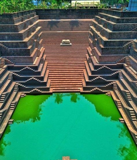 Step Well Architecture, Pooja Corner, Pond Filter Diy, Step Well, Diy Ponds Backyard, Mandir For Home, Monument Architecture, Water Architecture, Temple India