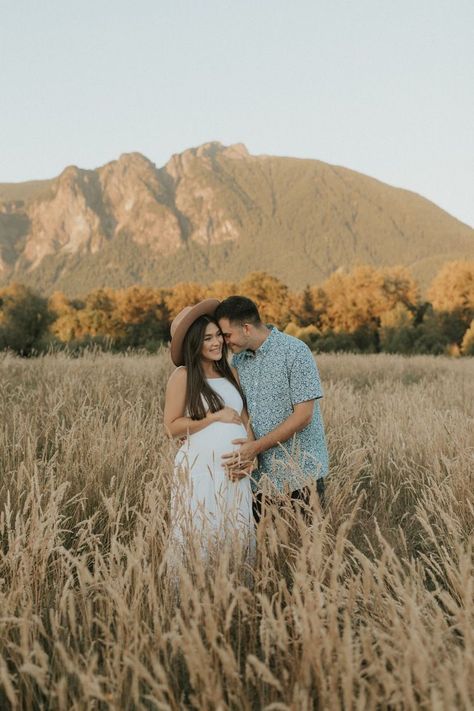 Pnw Maternity Shoot, Washington Maternity Photos, Mountain Maternity Photoshoot, Wheat Field Maternity Pictures, Maternity Photo Shoot Field, Maternity Photo Shoot Ideas Mountains, Pnw Maternity Photos, Maternity Photos Mountains, Flower Field Maternity Shoot