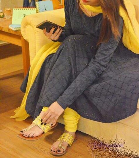 Fb Pic, Fitness Wallpaper, Churidar Designs, Indian Designer Suits, Boutique Suits, Salwar Dress, Salwar Designs, Pakistani Dresses Casual, Salwar Kamiz