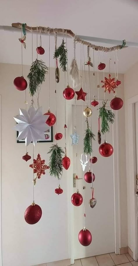 Diy Christmas Ornaments Easy, Front Porch Christmas Decor Ideas, Porch Christmas Decor Ideas, Wreaths Christmas, Diy Christmas Decorations Easy, Porch Christmas Decor, Christmas Decor Ideas Diy, Front Porch Christmas, Holiday Crafts Christmas