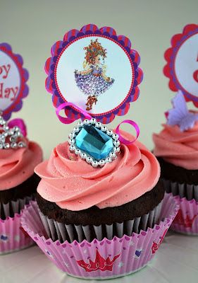 Ring Cupcakes, Fancy Nancy Birthday, Fancy Nancy Clancy, Fancy Birthday Party, Fancy Nancy Party, Fancy Birthday, Girls Tea Party, Fancy Nancy, Bday Girl