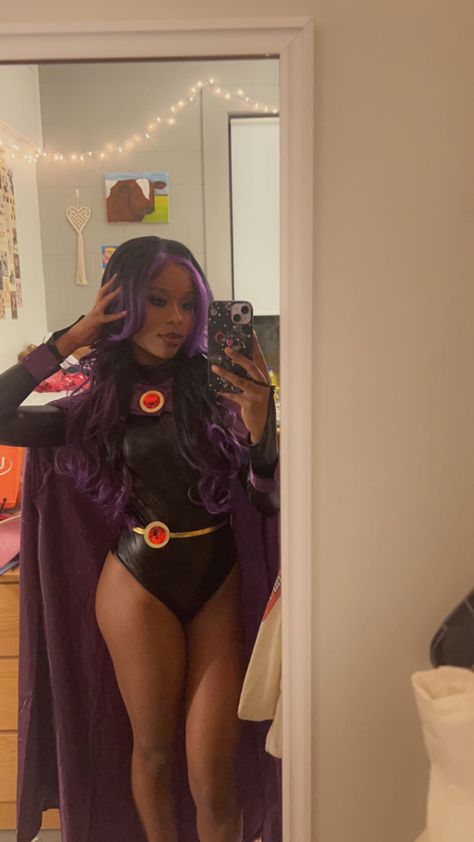 Raven Costume Black Women, Black Raven Cosplay, Halloween Costumes For Brown Skin, Raven Makeup Titans, Raven Costume Diy, Raven And Beastboy Titans Costume, Raven Costume Teen Titans, Purple Haired Characters, Raven Cosplay Makeup