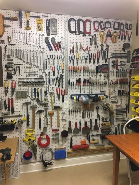 Garage Organization Tips, Garage Organisation, Garage Workshop Organization, Garage Tool Organization, Shed Organization, Garage Tool Storage, Tool Storage Diy, Garage Organize, Organisation Hacks