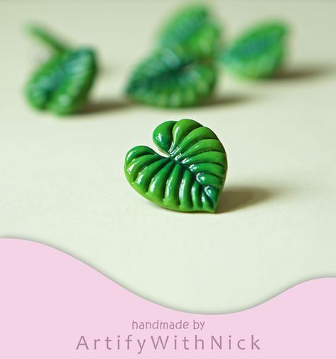 Hand Pin, Cute Backpack, Pin Cute, Cute Backpacks, Polymer Clay Projects, Gift Cute, Brooches Handmade, Metal Pins, Monstera Leaf