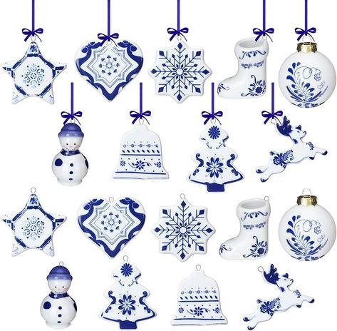 Christmas Glass Decor, Christmas Ceramic Ornaments, Christmas Decorations Blue, Blue And White Christmas Tree, Ceramic Ornaments Christmas, Chinoiserie Ornaments, Deer Heart, Ceramic Christmas Ornaments, Christmas Porcelain