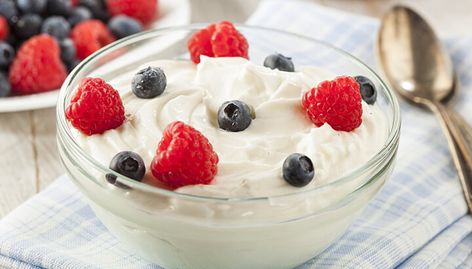 Eat These 9 Foods For Stronger, Whiter Teeth Pancreatic Diet, Hydrating Foods, Yogurt Benefits, Homemade Greek Yogurt, Healthy Yogurt, Anti Aging Food, Gorgeous Skin, Yogurt Recipes, Kefir