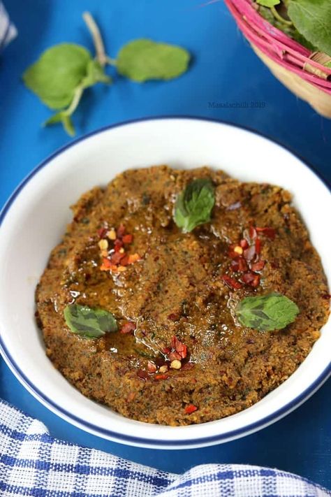 Pudina Recipes, Pudina Chutney Recipe, Pudina Rice, South Indian Chutney Recipes, Mint Chutney Recipe, Pudina Chutney, Indian Chutney Recipes, Indian Chutney, Peanut Chutney