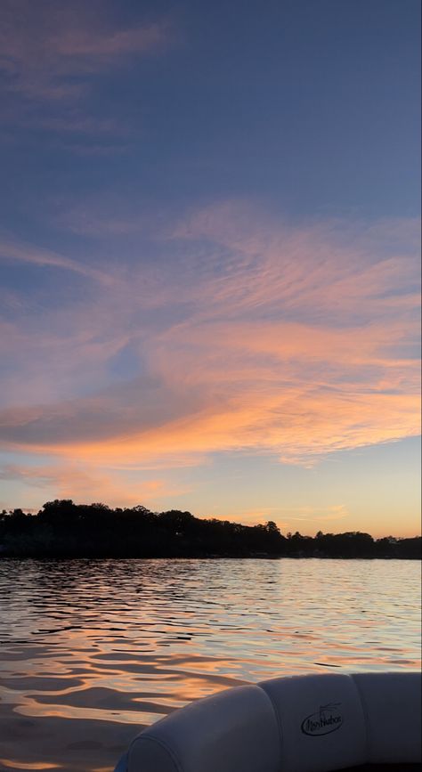 Deniz Core, Summer Lake Aesthetic, Aesthetic Lake Pictures, Lake Sunsets, Sunset Lake Pictures, Teen Vacation, Pretty Lake, Midwest Summer, Minnesota Summer