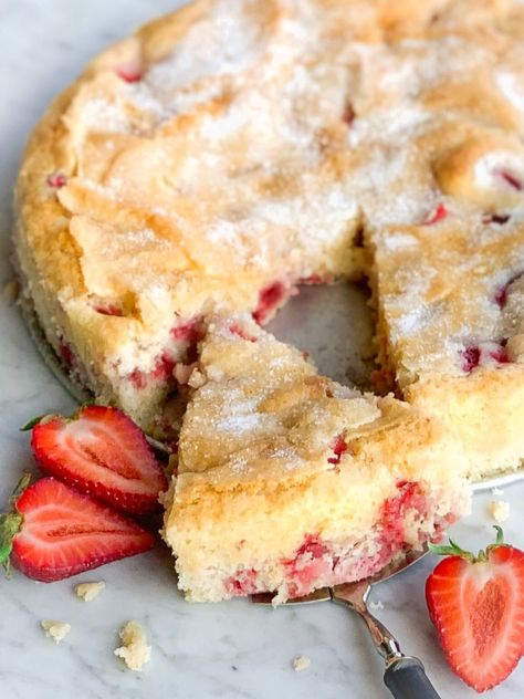 French Strawberry Cake – Michellesipsandsavors Smores Dessert, Desserts Keto, Strawberry Dessert Recipes, Strawberry Cake Recipes, Brownie Desserts, Desserts Vegan, Oreo Dessert, Strawberry Pie, Strawberry Desserts