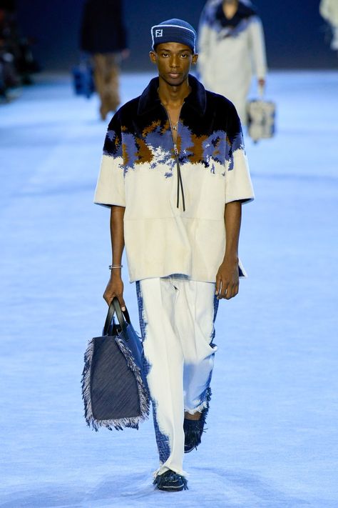 Fendi Spring 2023 Menswear Fashion Show | Vogue Vogue Runway Men, Fendi Spring 2023, Runway Men, 2023 Menswear Fashion Show, Mens Tshirts Fashion, Menswear Runway, Men Fashion Show, Menswear Fashion Show, Spring Summer 2023