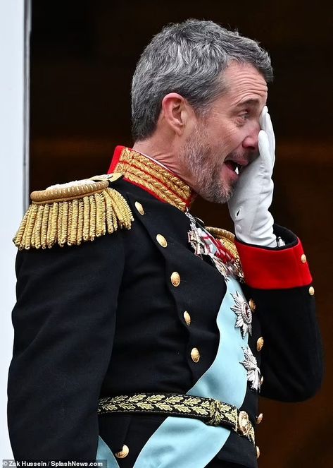 King Frederik X asks for the support of his 'beloved wife' and family in emotional first speech after being crowned - and promises to be a modern monarch 'of tomorrow' - as he seals the moment with a VERY awkward kiss | Daily Mail Online Awkward Kiss, Potatoe Recipes, Kroonprinses Mary, Denmark Royal Family, Prince Frederick, Mary Of Denmark, Danish Royalty, Queen Margrethe Ii, Men's Uniforms