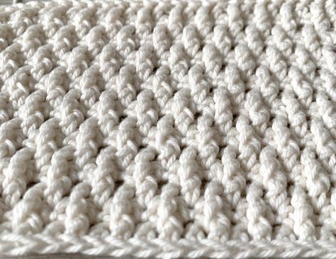 5 Mindful Crochet Stitch Patterns for Relaxation and Calm - Dora Does Crochet Alpine Stitch, Crochet Stitches Uk, Crochet Wardrobe, Crochet Stitch Patterns, Moss Stitch Pattern, Alpine Stitch, Crochet Cable Stitch, Back Post Double Crochet, Crochet Stitches Diagram