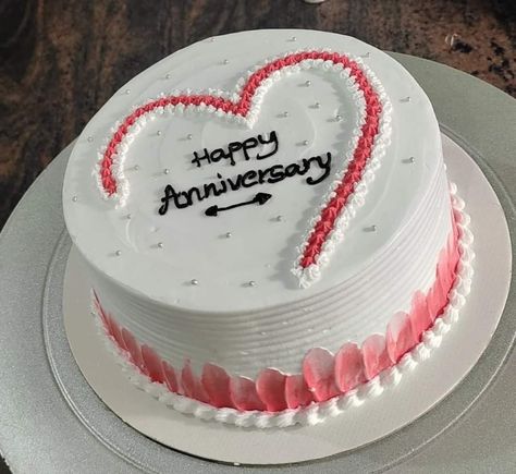 4th Wedding Anniversary Cake, Anniversary Mini Cake Ideas, Anniversary Cake Designs Simple, Wedding Anniversary Cake Design Simple, 3rd Anniversary Cake, Simple Anniversary Cakes, Anniversary Cake Ideas, Anniversary Cake Designs, Family Sketch