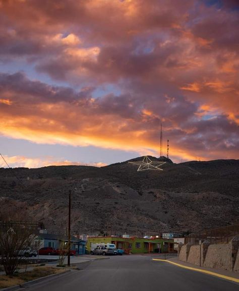 A Fiery Starry Sunset 🔥 ⭐️ 🌅 #elpaso #eptx #wearetheborder #915 #inspiredbyelpaso #epforward #itsallgoodep #iloveeptx #iam_elpaso #elpasostrong Starry Sunset, 1980s Aesthetic, Texas Sunset, Arte Cholo, Texas Forever, Texas City, Sun City, Amazing Sunsets, Summer Break