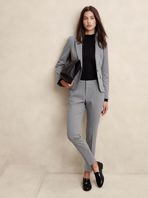 Curvy Stretch Twill Ryan Ankle Pant | Banana Republic Factory Office Outfits Women Gray Pants, Women’s Office Apparel, Grey Blazer Outfit Work, Grey Pants Outfit For Work Women, Tomboy Business Casual, Therapist Fashion, Womens Business Casual Outfits, Shoes With Wide Leg Pants, Grey Dress Pants Outfit