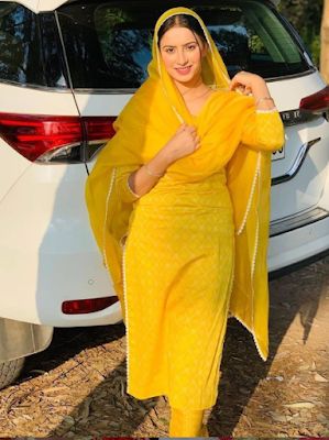 Visit the link to know about designing plain punjabi suit Plain Yellow Suit Designs, Yellow Suits Punjabi, Yellow Punjabi Suit, Yellow Suits, Designer Suits For Wedding, Plain Suit, Cultural Clothing, Patiala Suit Designs, Suit Salwar