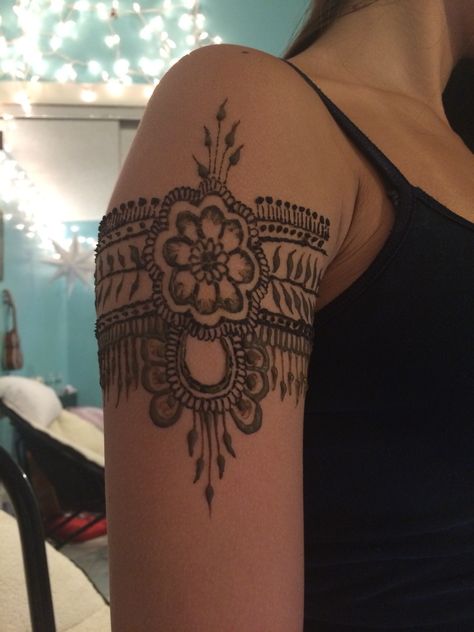 Arm Band Henna, Upper Arm Henna, Henna Arm Band, Henna Designs Arm, Arm Henna, Back Henna, Tattoo Band, Henna Inspired Tattoos, Henna Ideas