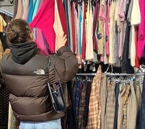 Brown North Face Puffer, Brown North Face, Doudoune The North Face, North Face Outfits, Brown Puffer, Winter Outfits Warm, North Face Puffer Jacket, Outfits Retro, Winter 23