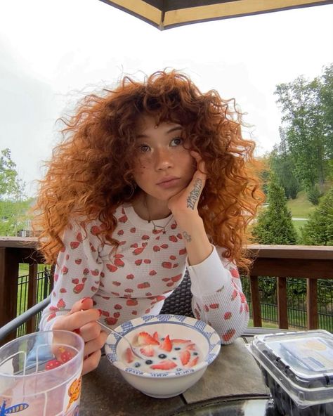 Curly Ginger Hair, Curly Ginger, Ginger Hair Color, Colored Curly Hair, Ginger Girls, Peinados Fáciles Para Cabello Corto, Curly Hair Inspiration, Hair Reference, Dream Hair