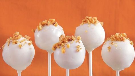 Carrot mixed with Betty Crocker® SuperMoist® carrot cake mix and frosting makes tasty dessert pops. Portable Desserts, Carrot Cake Pops, Dessert Pops, Swiss Colony, Carrot Cake Balls, Easy Desert, Cake Pops Recipe, Desert Paradise, Betty Crocker Cake