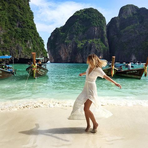 “8. On May 31st, 2015 my best friend @melissafindley and I were the first people on Maya Bay, Koh Phi Phi Lee. Despite being over populated and struggling…” Thailand Outfit, Patong Beach, Koh Chang, Africa Do Sul, Koh Phangan, Johnlock, Drama Korea, Travel Inspo, Thailand Travel