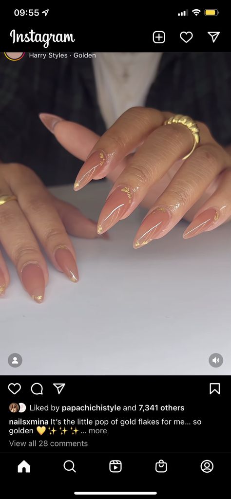 Pointy Neutral Nails, Almond Shaped Nail Designs Classy, Nail Inspo Champagne, Wedding Nails Bridesmaid Elegant Gold, Gold Dust Nails, Almond Nails Gold Designs, Pretty Almond Nails Colour, Champagne Almond Nails, Almond Nails With Gold Foil