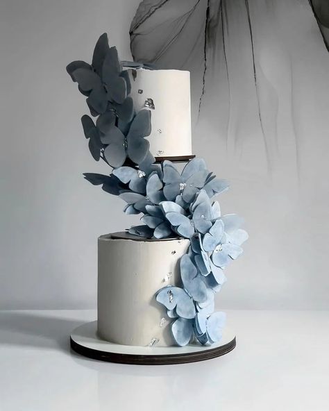 Elegant Cake Ideas, Butterfly Cake Design, Cupcakes Design, Elegant Cake Design, Beaux Desserts, Birthday Cake Decorating Ideas, Cake Wallpaper, Butterfly Birthday Cakes, Easy Designs