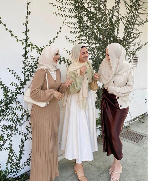 Modest Hijabi Outfits, Hijabi Fits, Color Combos Outfit, Street Hijab Fashion, Muslim Outfits Casual, Modest Fits, Muslim Outfits, Bridal Shower Dress, Hijabi Outfits