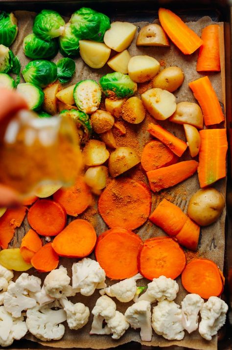 DELICIOUS Oil-Free Roasted Vegetables! 30 minutes, simple method, SO healthy and satisfying #vegan #vegetables #plantbased #brocolli #oilfree #potato #glutenfree Oil Free Roasted Vegetables, Cauliflower Benefits, Starchy Vegetables, Baked Vegetables, Oatmeal Breakfast, Roasted Veggies, Base Foods, Roasted Vegetables, Food Guide