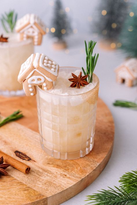 Winter Wonderland Margarita - The Social Sipper Christmas Home Decor Diy, White Wine Spritzer, Gingerbread Syrup, Homemade Gingerbread, Christmas Cocktail Party, Gingerbread House Cookies, Orange Liqueur, Winter Cocktails, Spice Tea