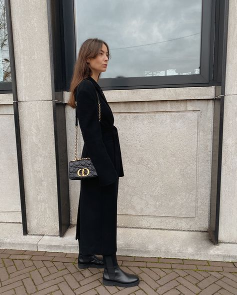 Oversized — MODEDAMOUR Dior Caro Bag Outfit, Door Photoshoot, Montaigne Dior, Dior Bag Outfit, Dior Photoshoot, Dior Caro Bag, Dior Caro, Dior Girl, Dream Bags